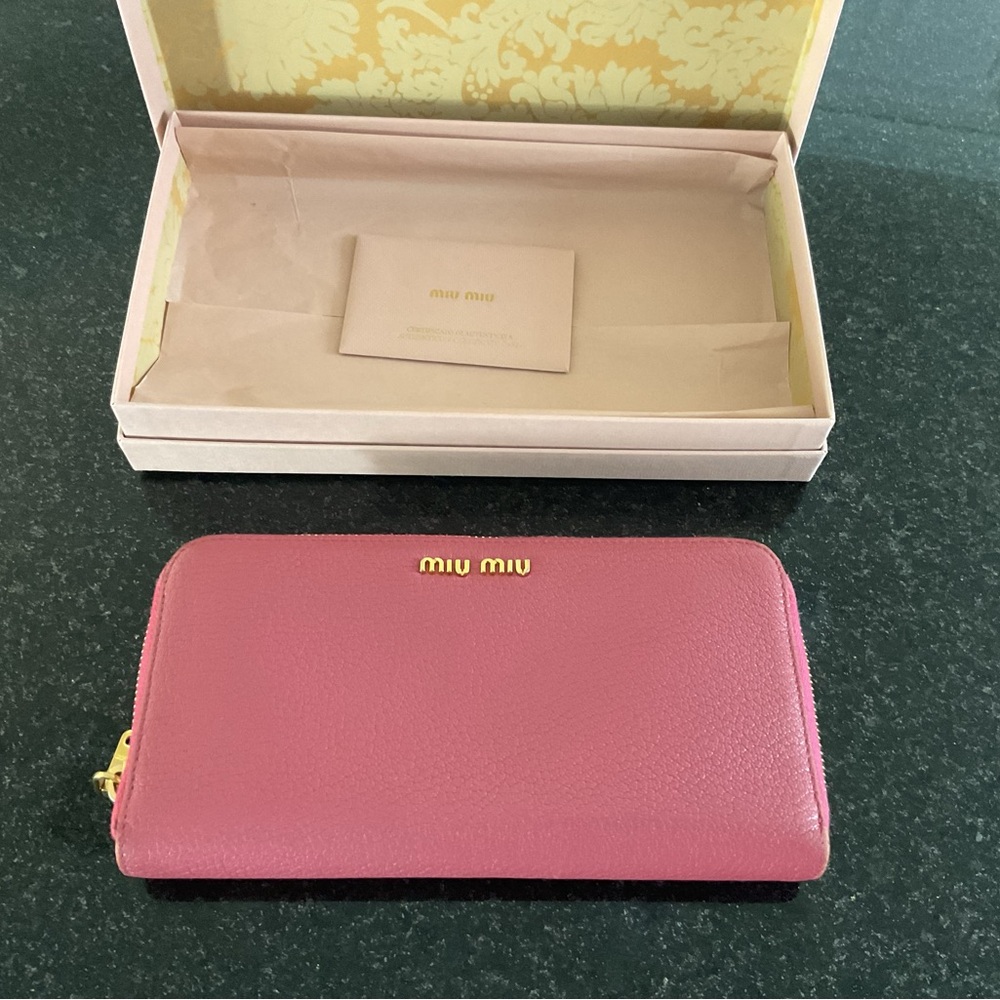 ❌SOLD. Miu Miu Zippy Raspberry Wallet - Picture 3 of 11